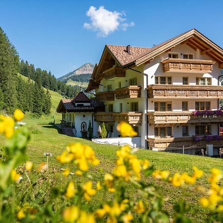 Hotel Somont セルヴァ・ディ・ヴァル・ガルデーナ エクステリア 写真