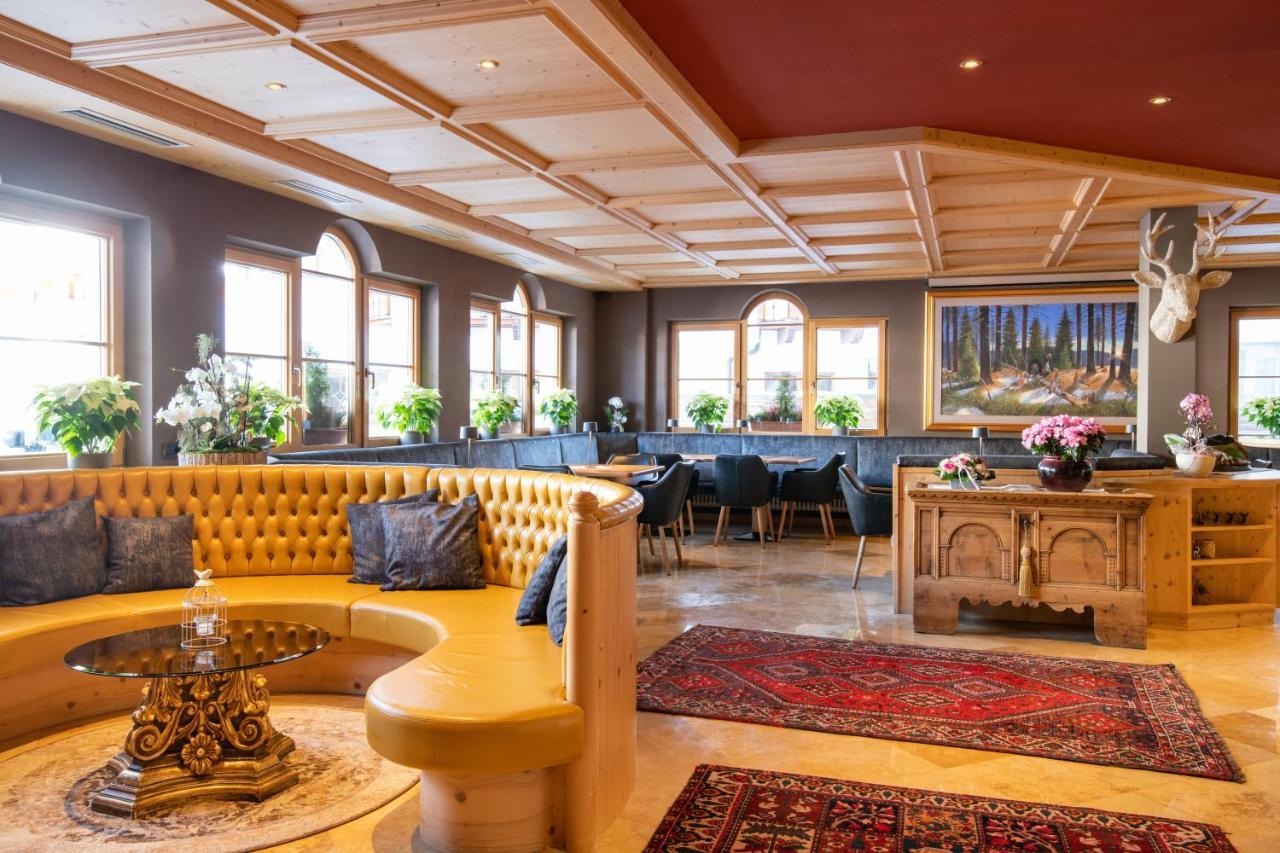 Hotel Somont セルヴァ・ディ・ヴァル・ガルデーナ エクステリア 写真