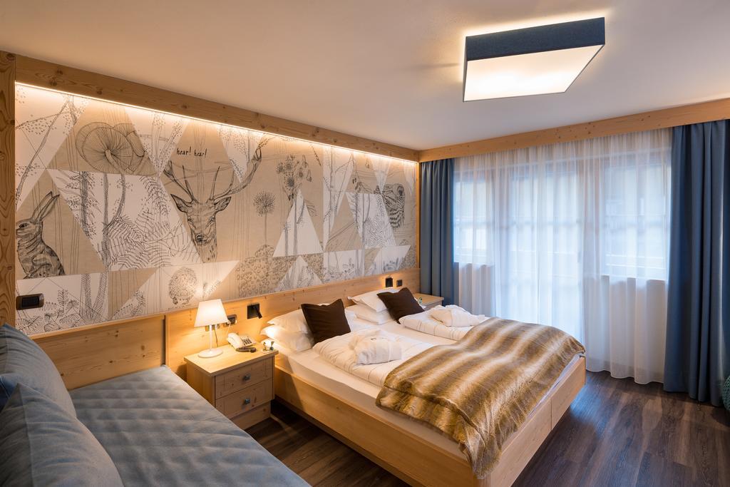 Hotel Somont セルヴァ・ディ・ヴァル・ガルデーナ エクステリア 写真