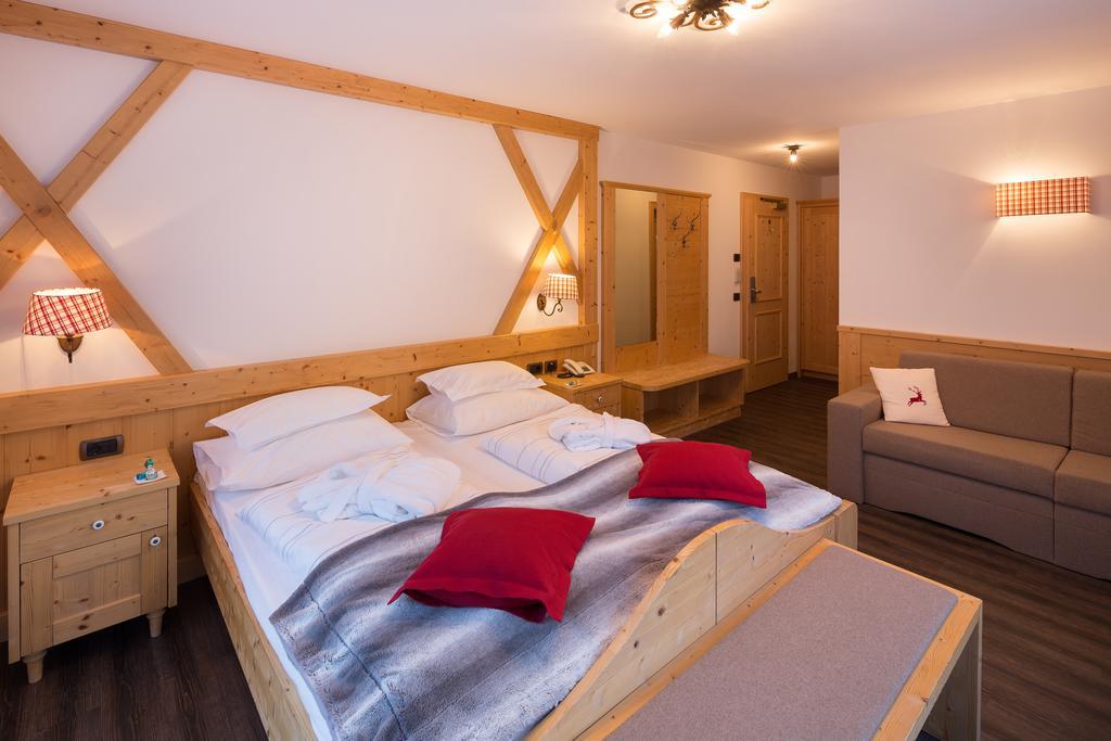 Hotel Somont セルヴァ・ディ・ヴァル・ガルデーナ エクステリア 写真