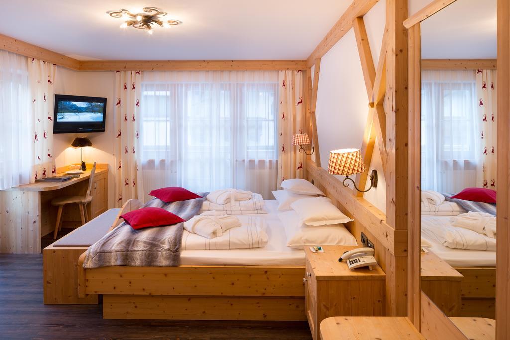 Hotel Somont セルヴァ・ディ・ヴァル・ガルデーナ エクステリア 写真