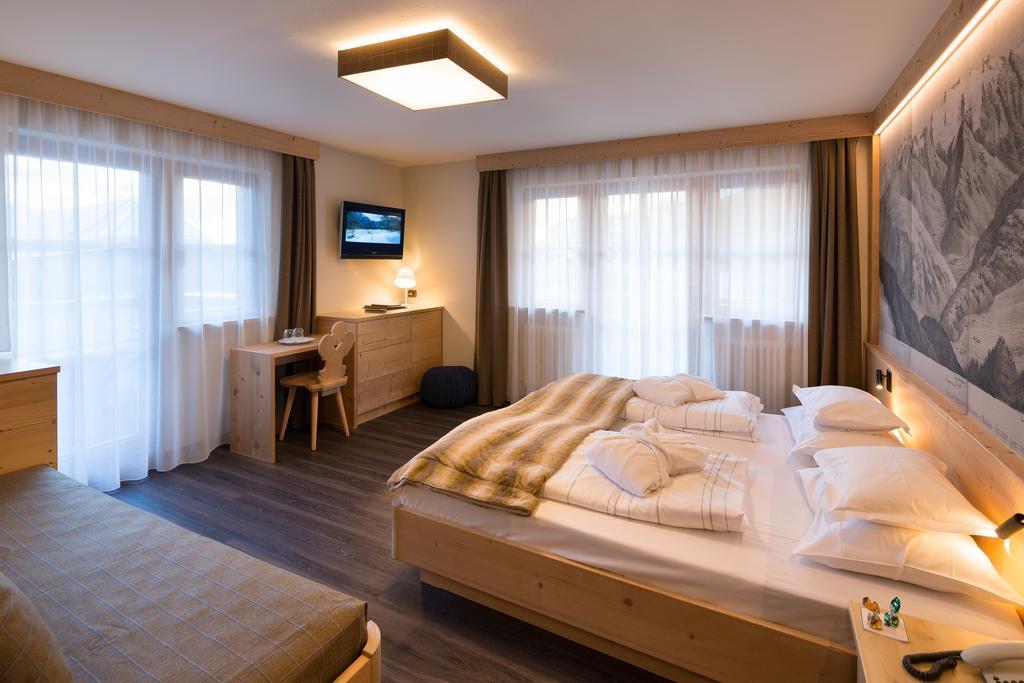 Hotel Somont セルヴァ・ディ・ヴァル・ガルデーナ エクステリア 写真