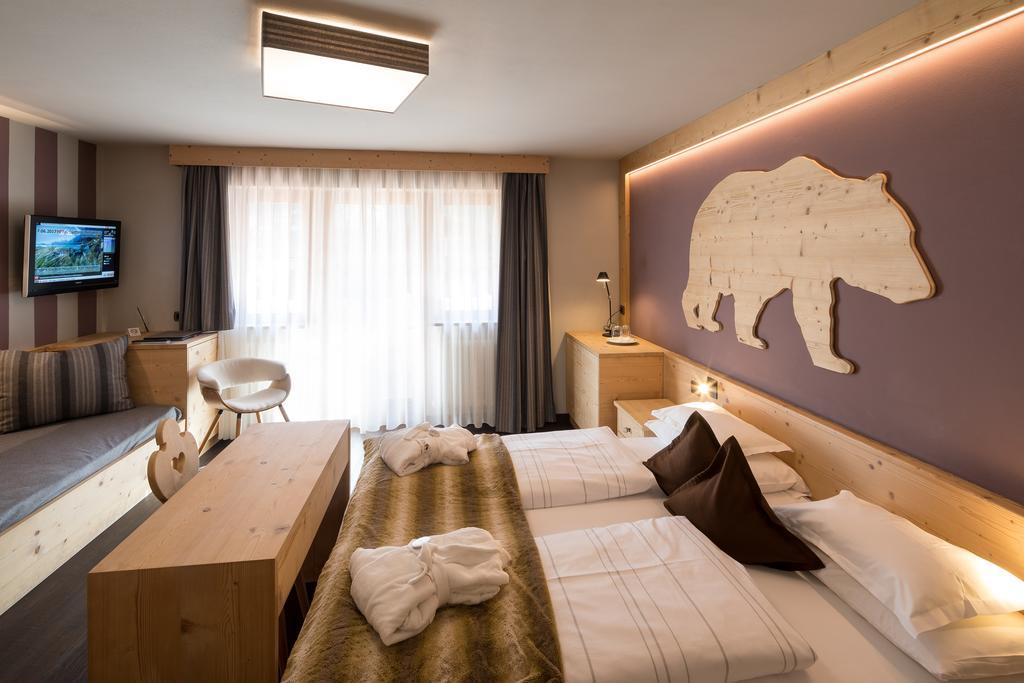Hotel Somont セルヴァ・ディ・ヴァル・ガルデーナ エクステリア 写真