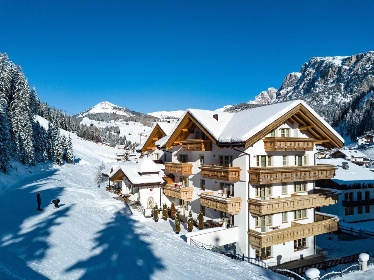 Hotel Somont セルヴァ・ディ・ヴァル・ガルデーナ エクステリア 写真