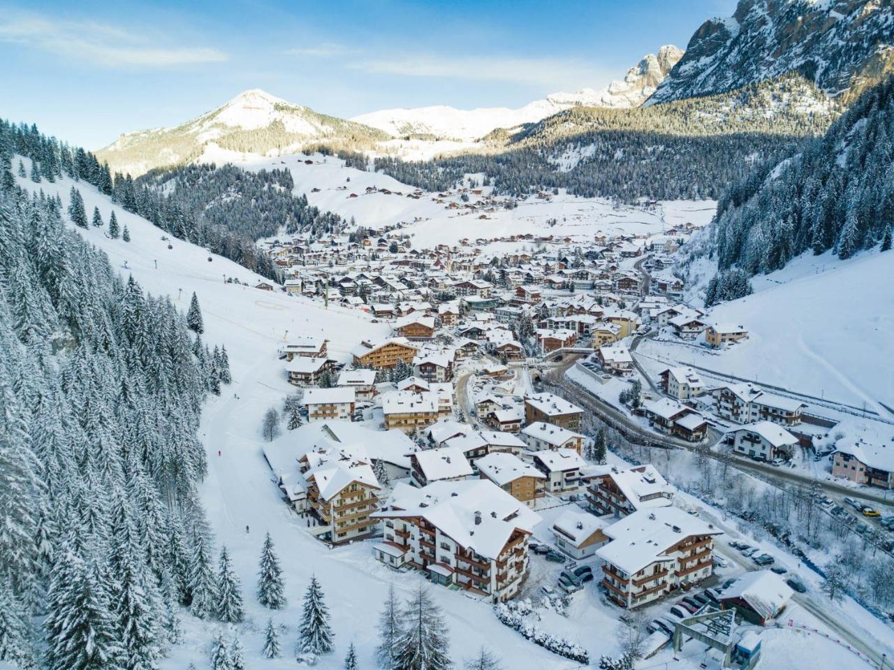 Hotel Somont セルヴァ・ディ・ヴァル・ガルデーナ エクステリア 写真