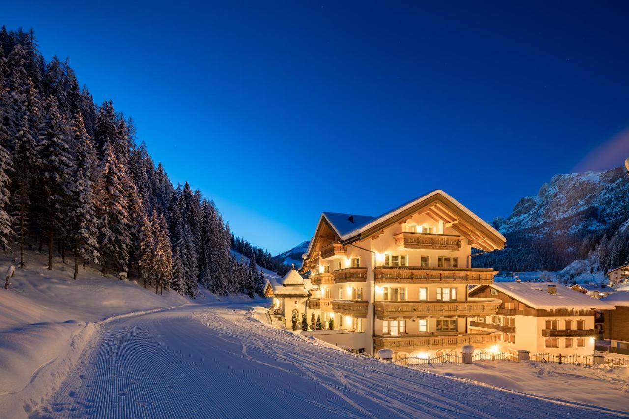 Hotel Somont セルヴァ・ディ・ヴァル・ガルデーナ エクステリア 写真